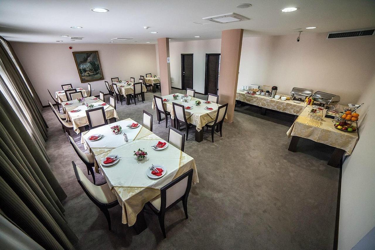 Hotel Terminus بودغوريتْسا المظهر الخارجي الصورة