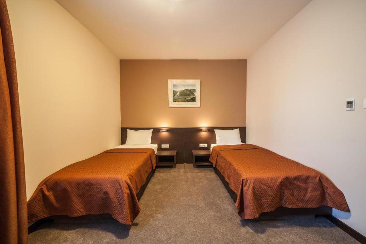 Hotel Terminus بودغوريتْسا المظهر الخارجي الصورة