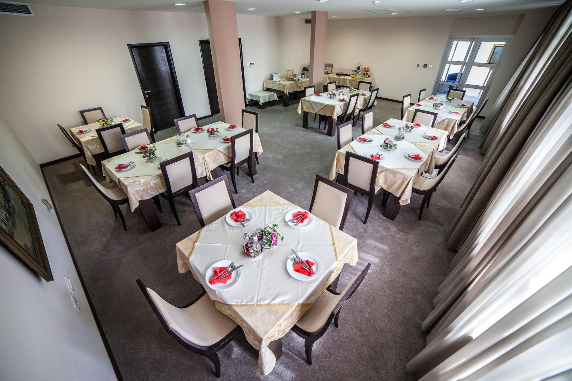 Hotel Terminus بودغوريتْسا المظهر الخارجي الصورة