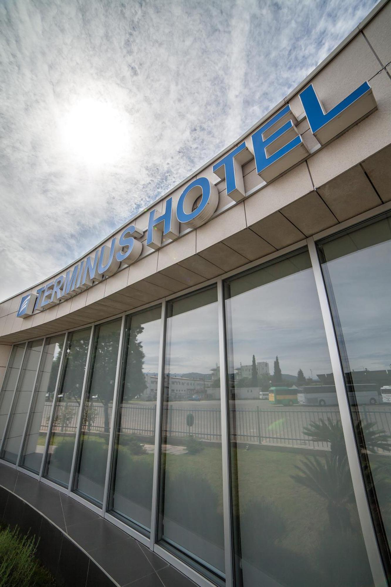Hotel Terminus بودغوريتْسا المظهر الخارجي الصورة