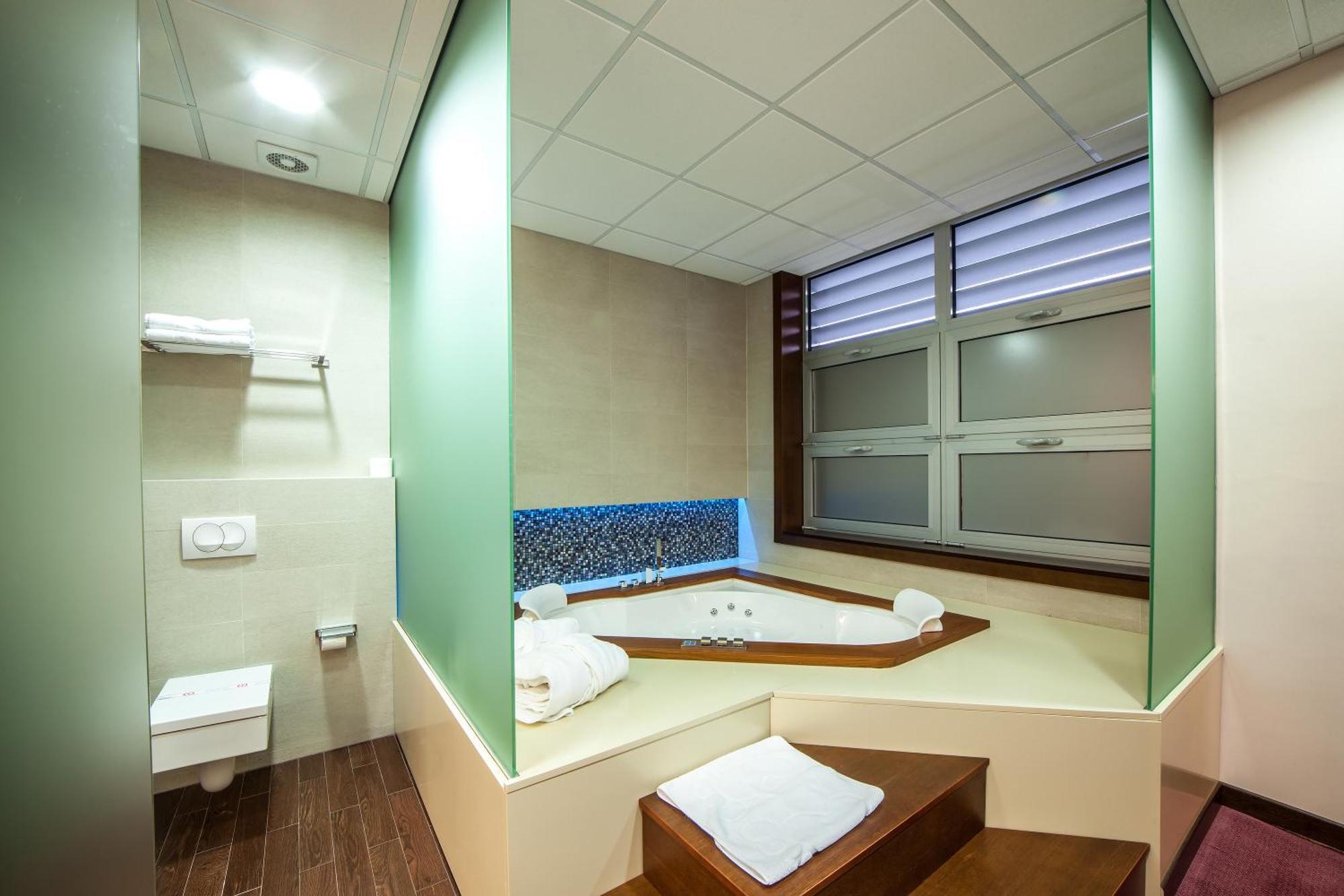 Hotel Terminus بودغوريتْسا المظهر الخارجي الصورة
