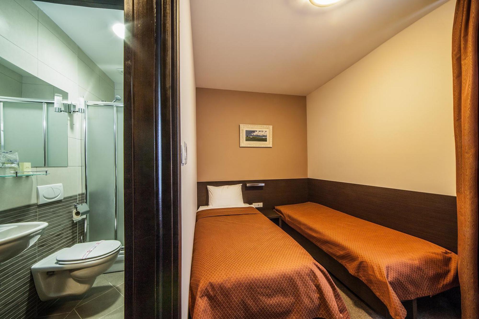 Hotel Terminus بودغوريتْسا المظهر الخارجي الصورة