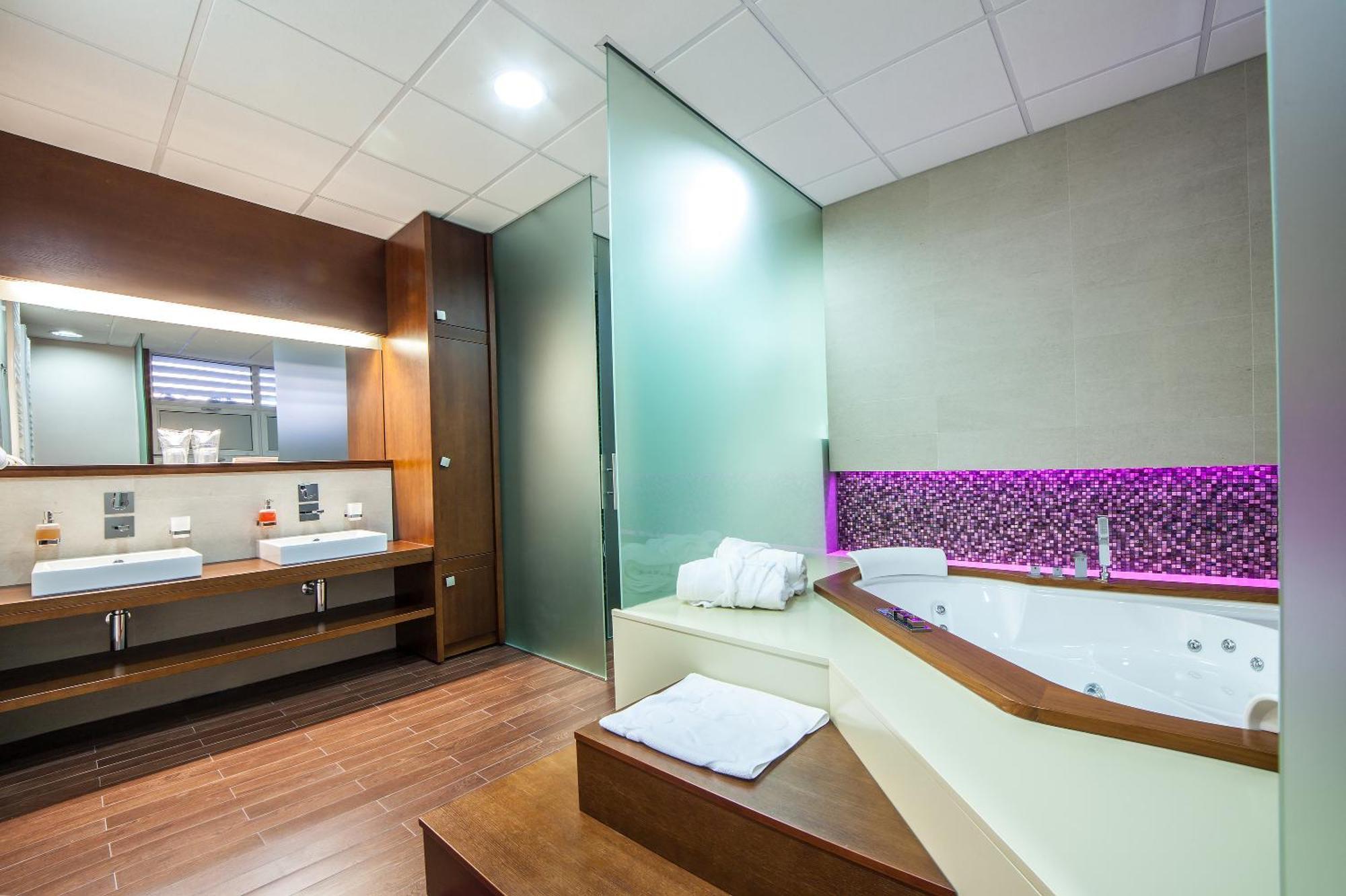Hotel Terminus بودغوريتْسا المظهر الخارجي الصورة