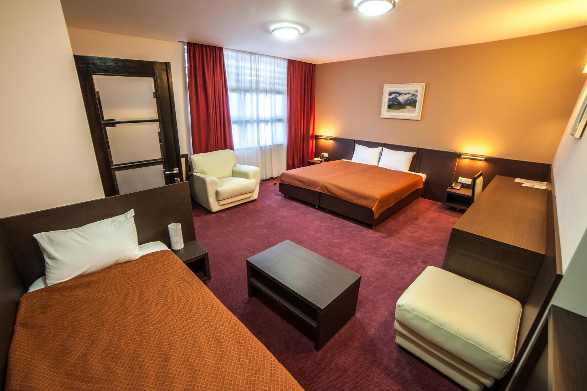 Hotel Terminus بودغوريتْسا المظهر الخارجي الصورة