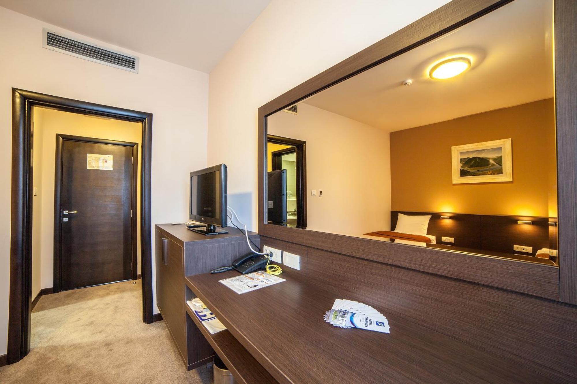 Hotel Terminus بودغوريتْسا الغرفة الصورة