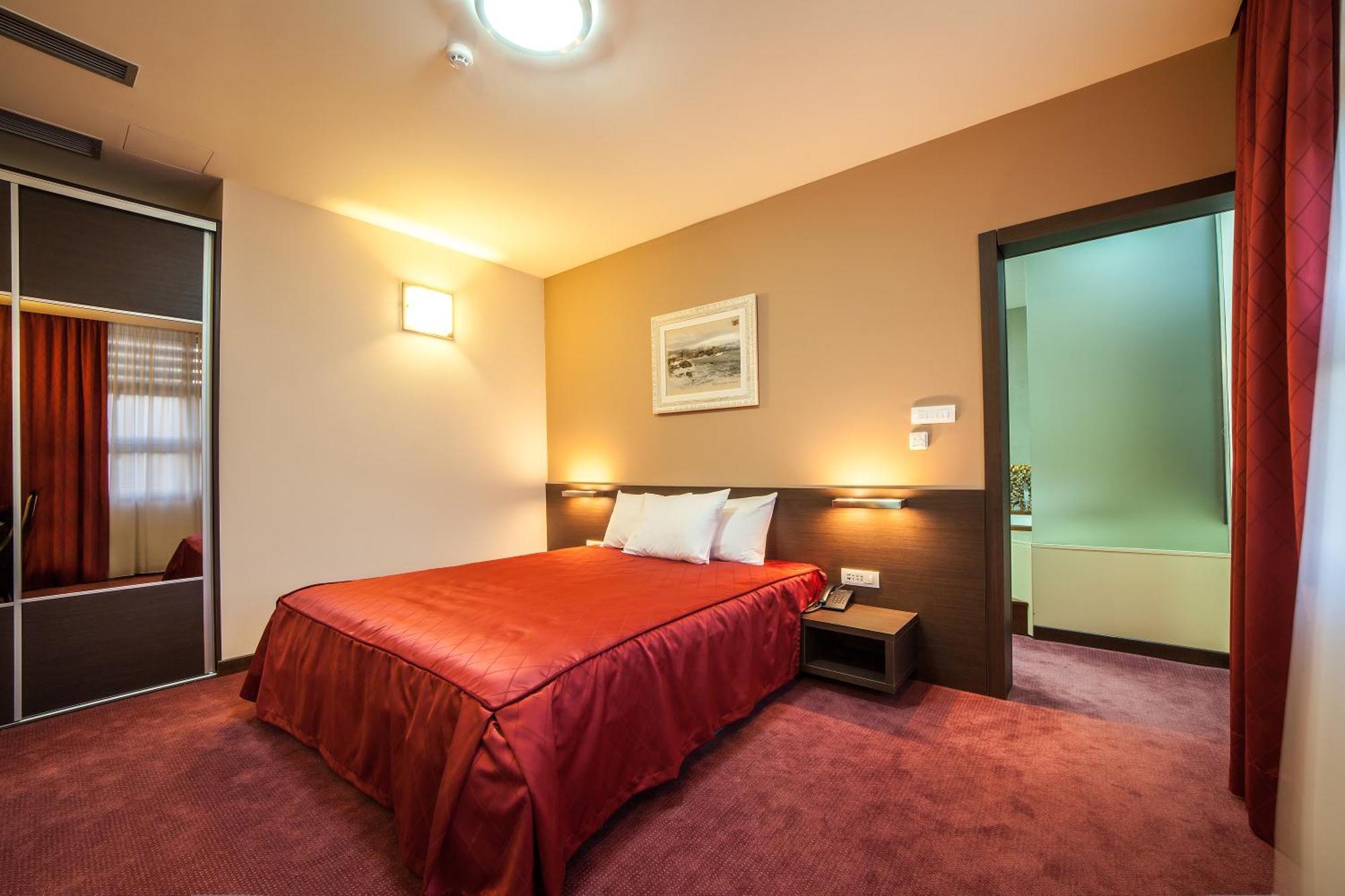 Hotel Terminus بودغوريتْسا الغرفة الصورة