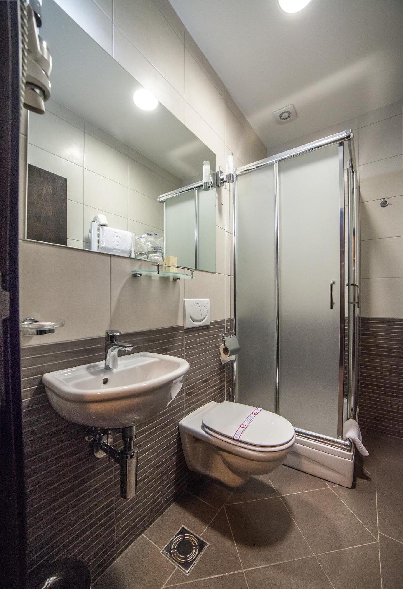 Hotel Terminus بودغوريتْسا الغرفة الصورة