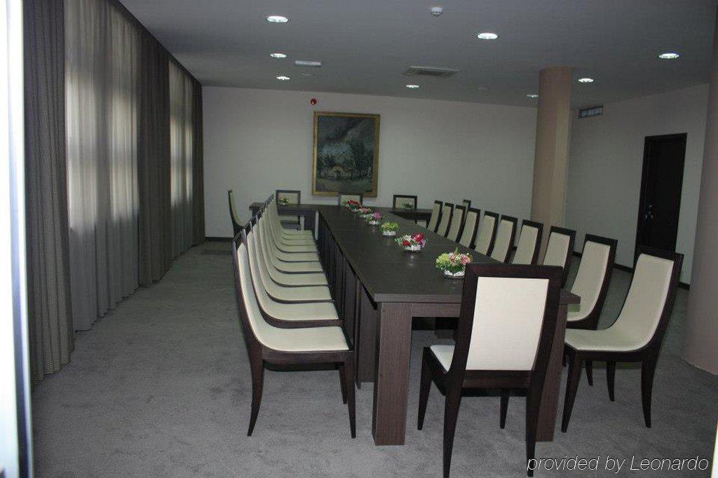 Hotel Terminus بودغوريتْسا المظهر الخارجي الصورة