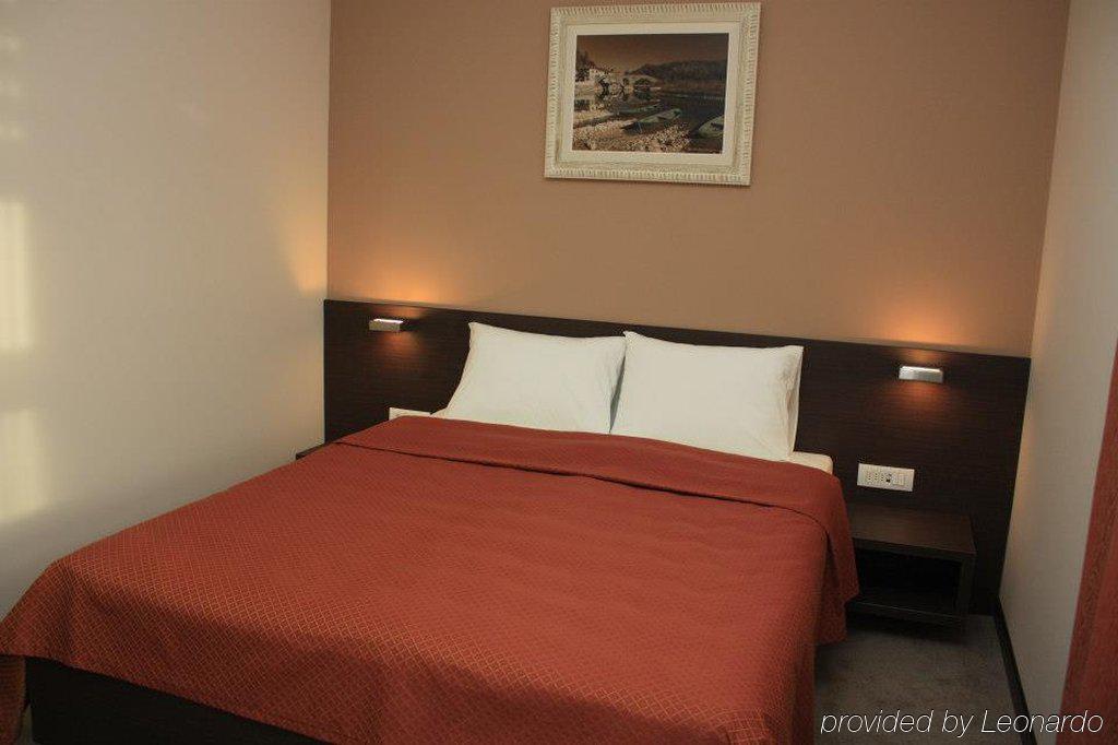 Hotel Terminus بودغوريتْسا المظهر الخارجي الصورة