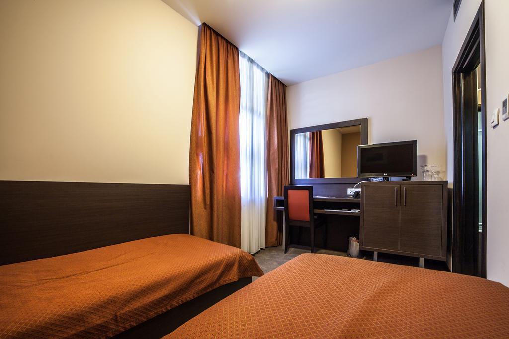 Hotel Terminus بودغوريتْسا الغرفة الصورة