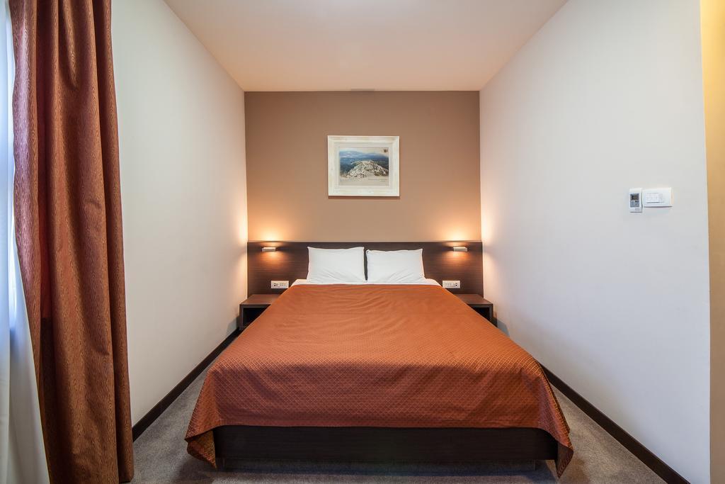 Hotel Terminus بودغوريتْسا الغرفة الصورة