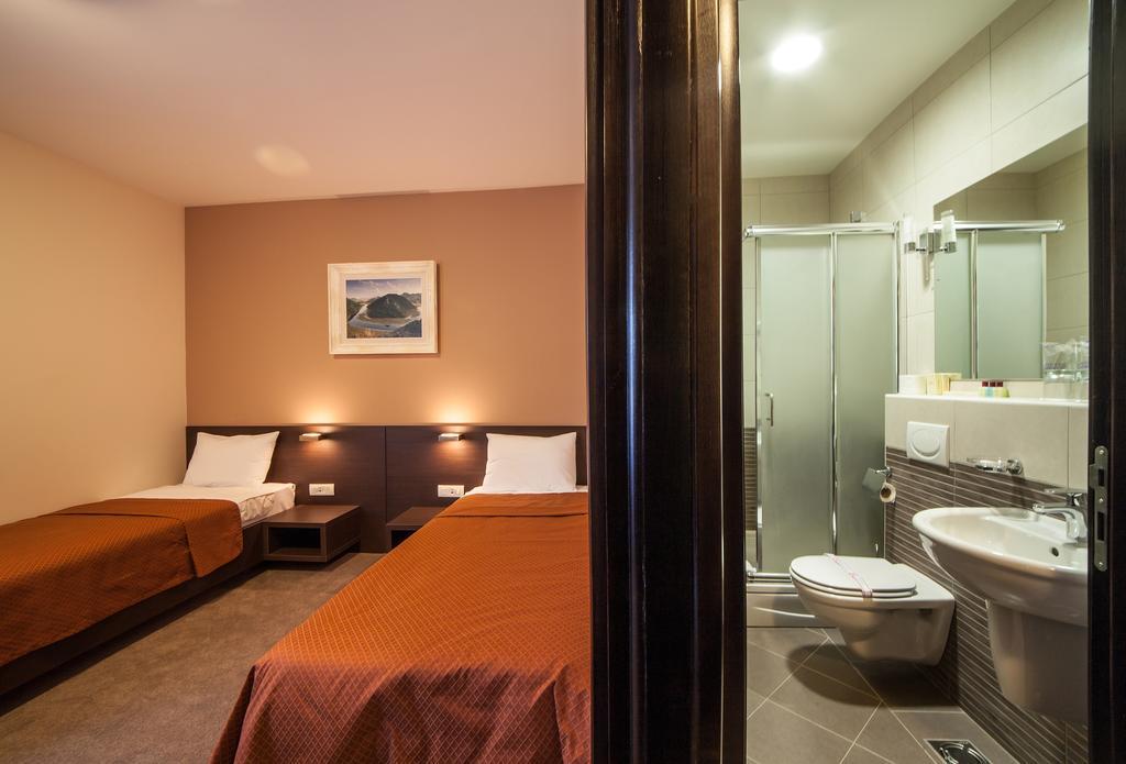 Hotel Terminus بودغوريتْسا الغرفة الصورة