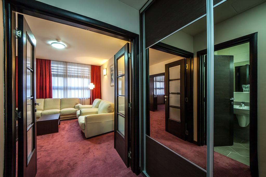 Hotel Terminus بودغوريتْسا الغرفة الصورة